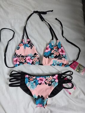 NWT Fede Swim Set Island Soul Triangle Bikini Top & Strappy  Scrunch Bottoms